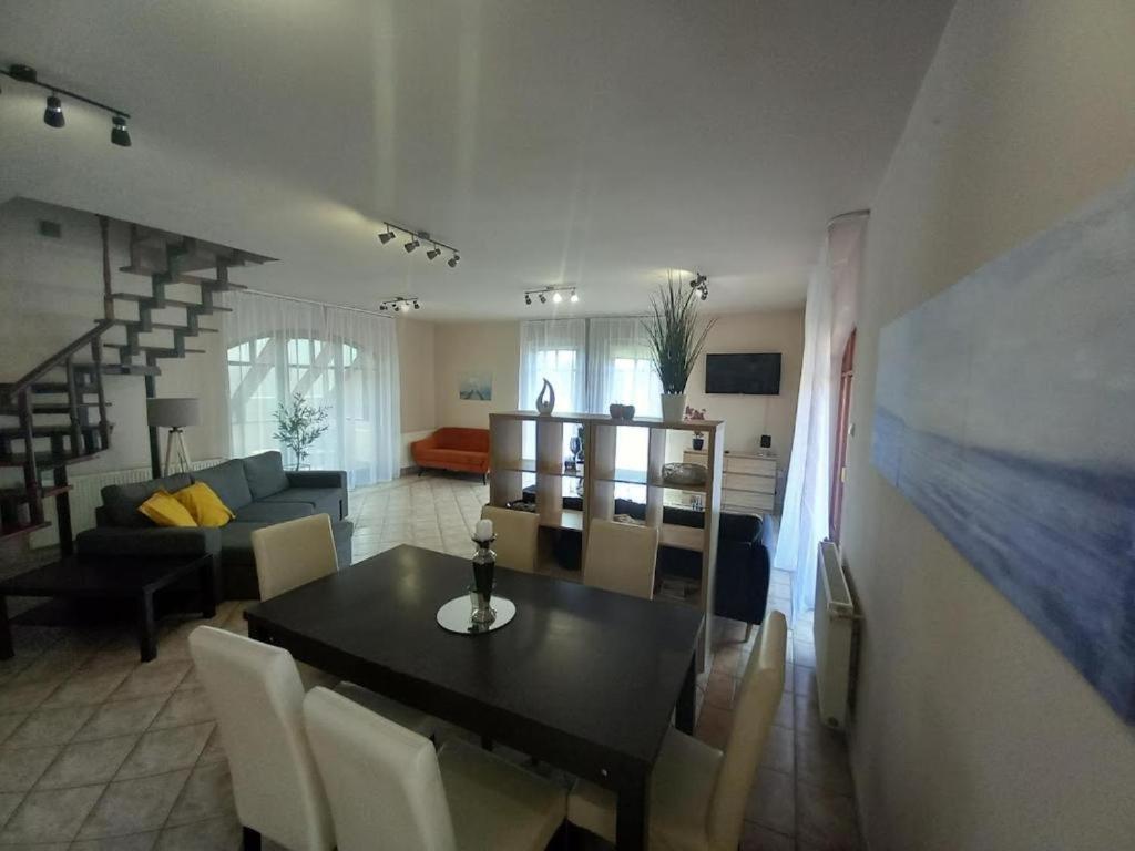 Lujza Apartman Goedoello 아파트 외부 사진